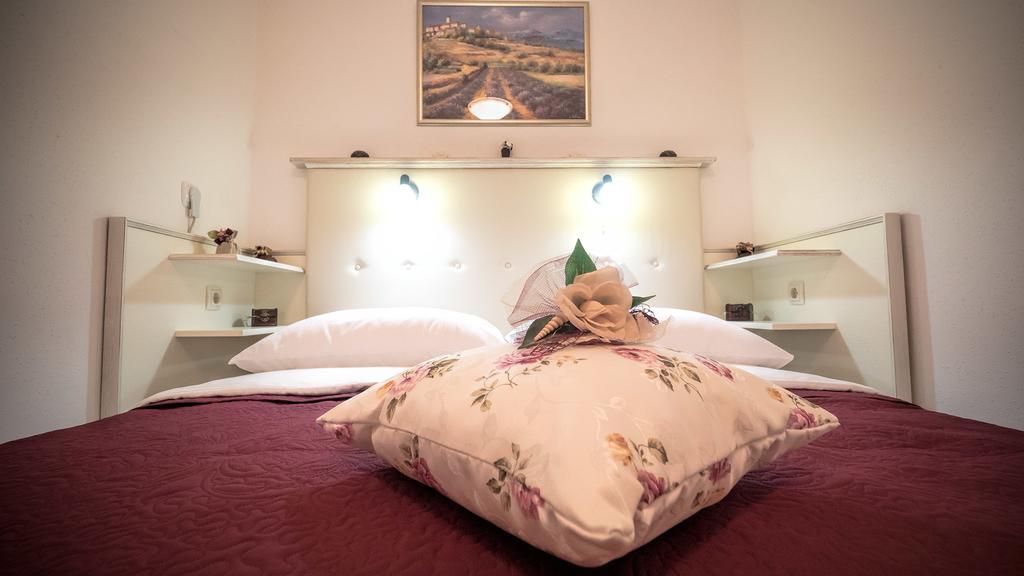 Nika Hotel Čatrnja Eksteriør billede